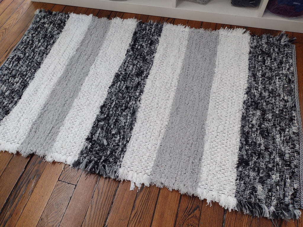 Bold Black & White Rug by Tori 26x45 inches #2882